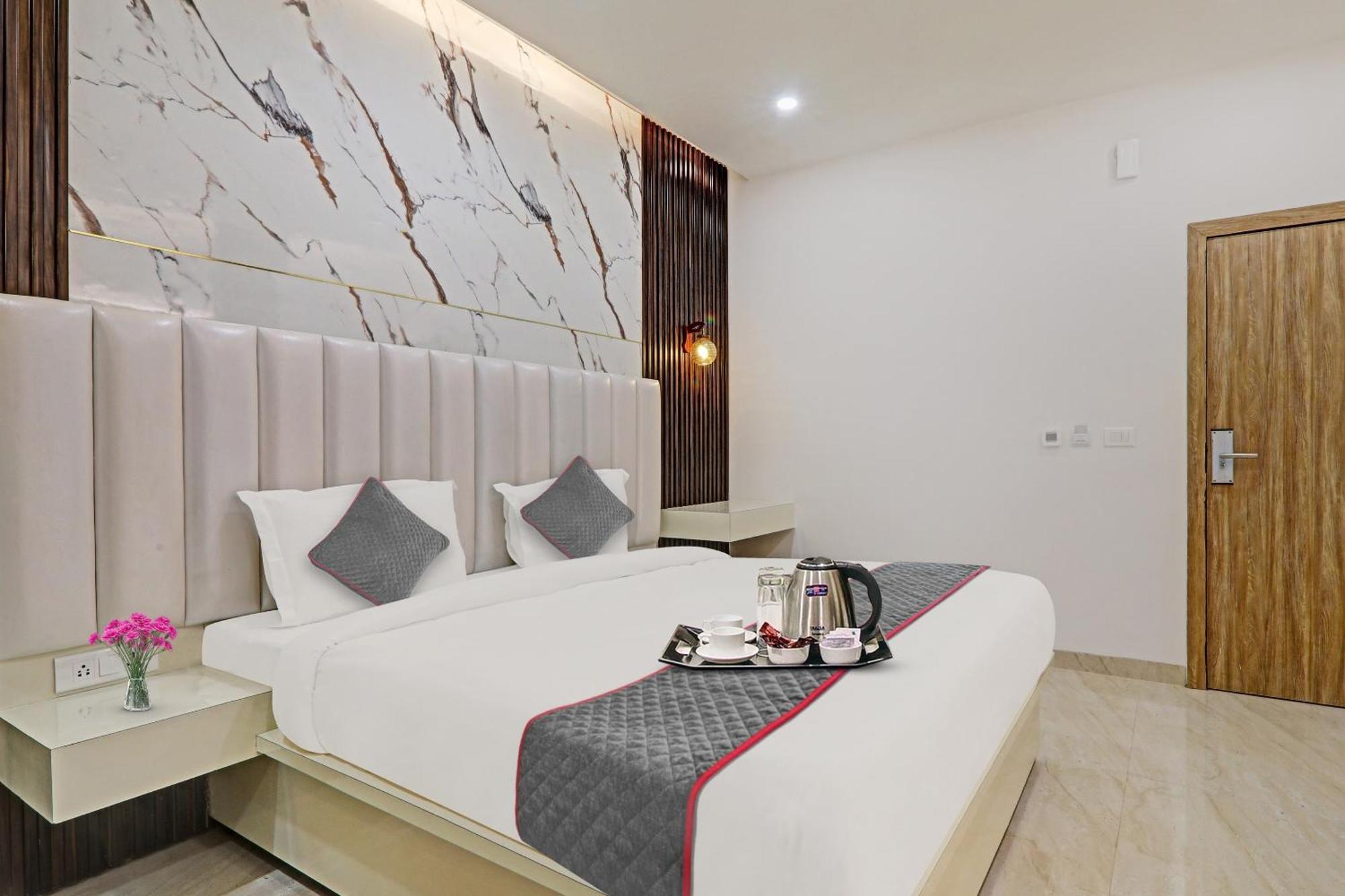 Super Townhouse Hotel Impact Chinhat Extérieur photo