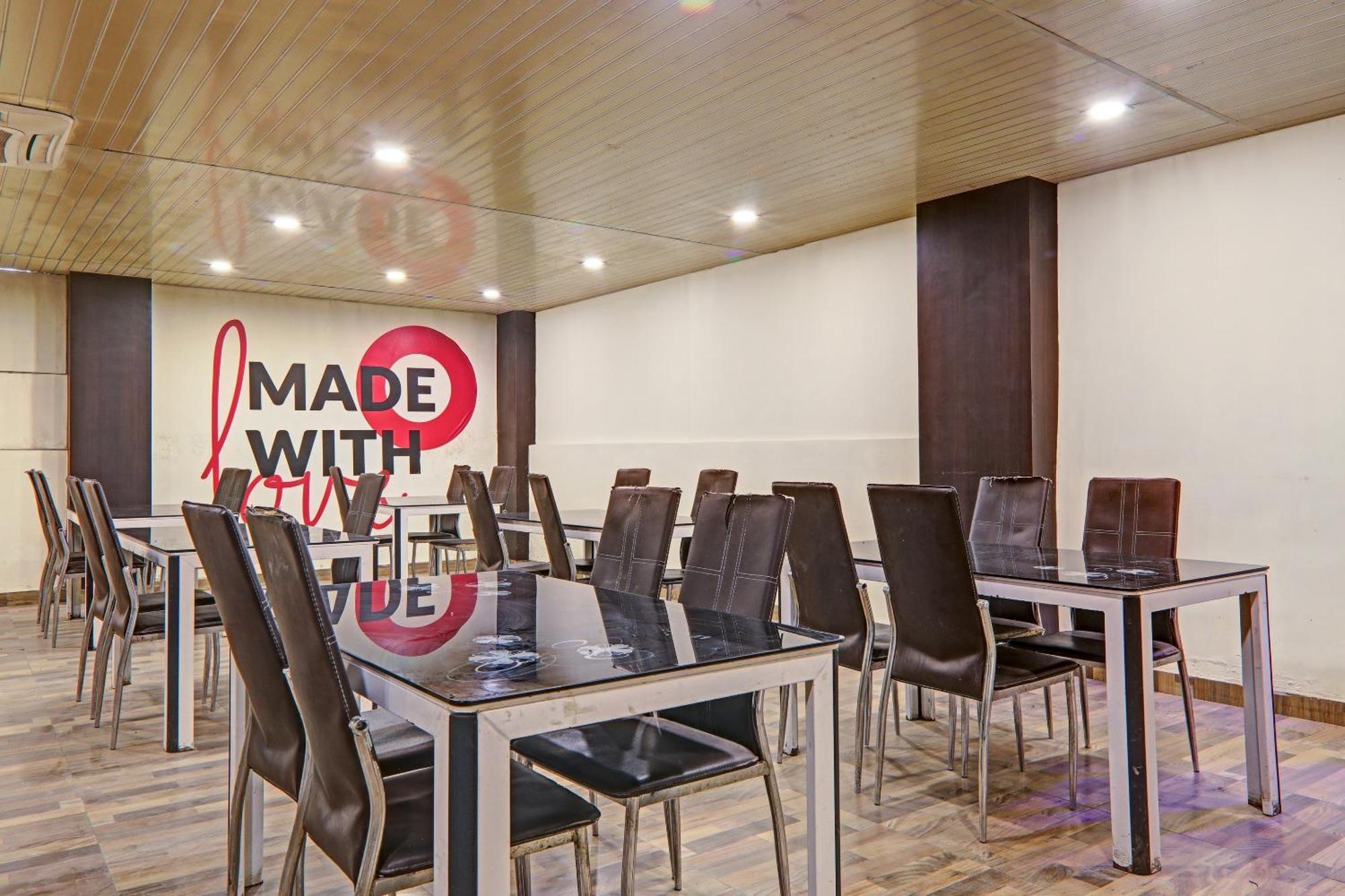 Super Townhouse Hotel Impact Chinhat Extérieur photo