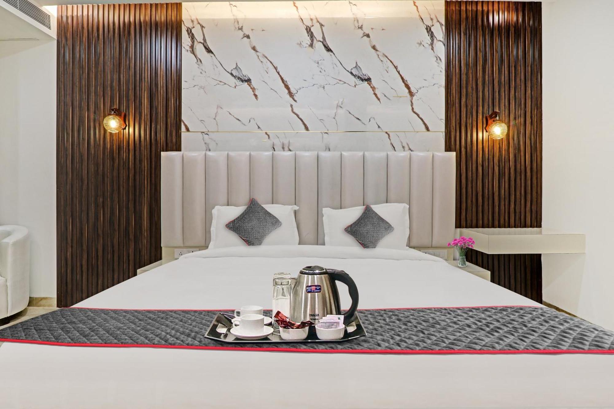 Super Townhouse Hotel Impact Chinhat Extérieur photo