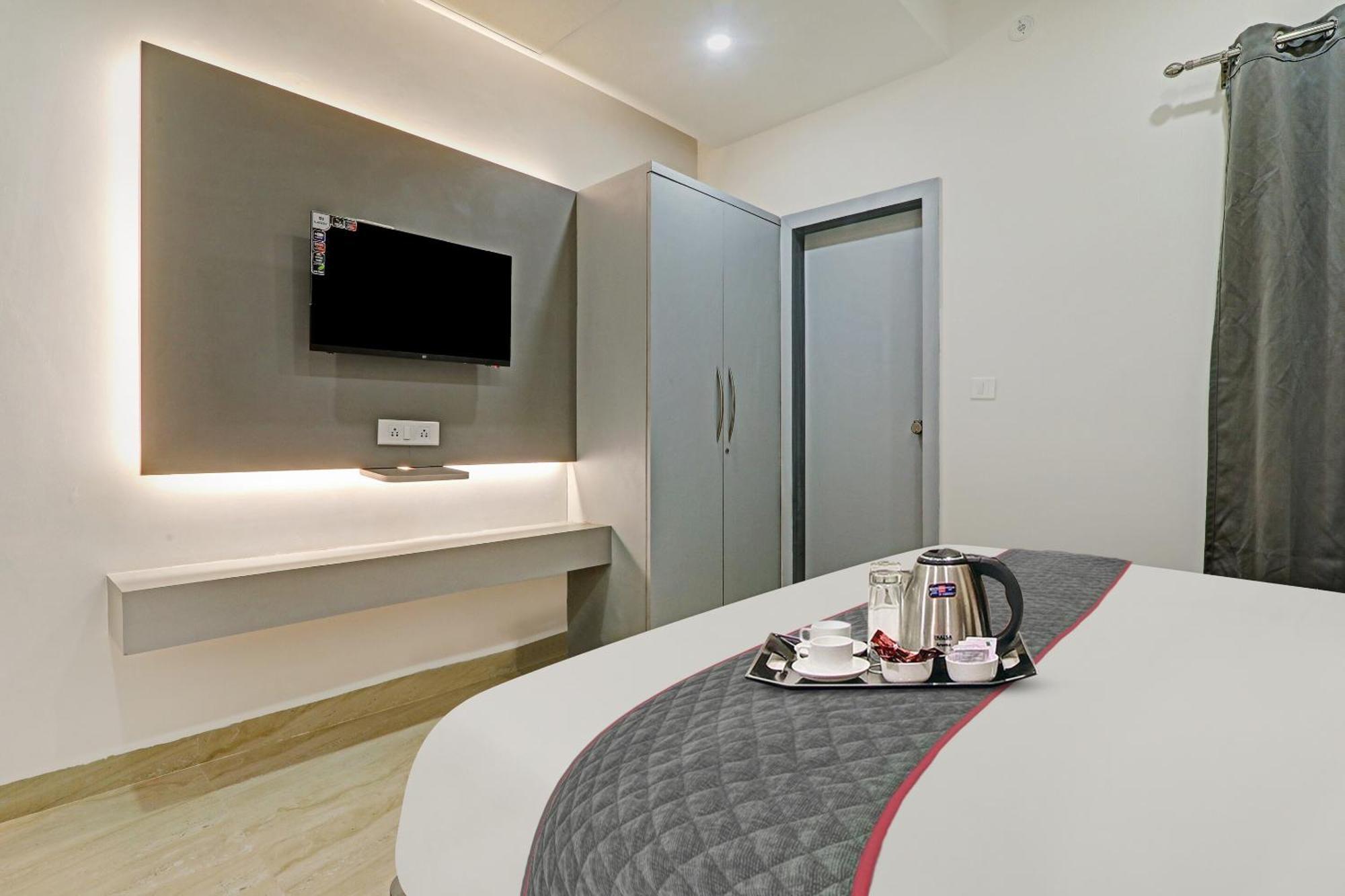 Super Townhouse Hotel Impact Chinhat Extérieur photo