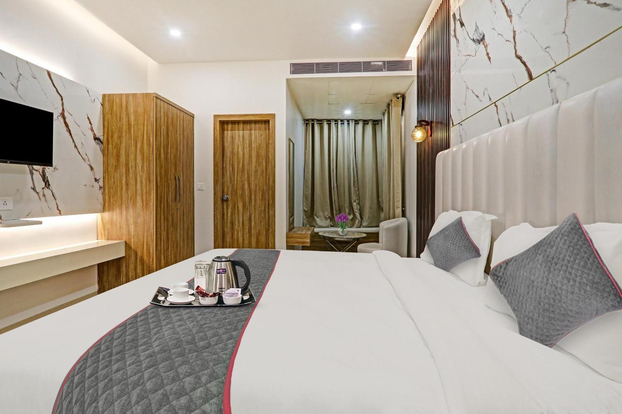 Super Townhouse Hotel Impact Chinhat Extérieur photo