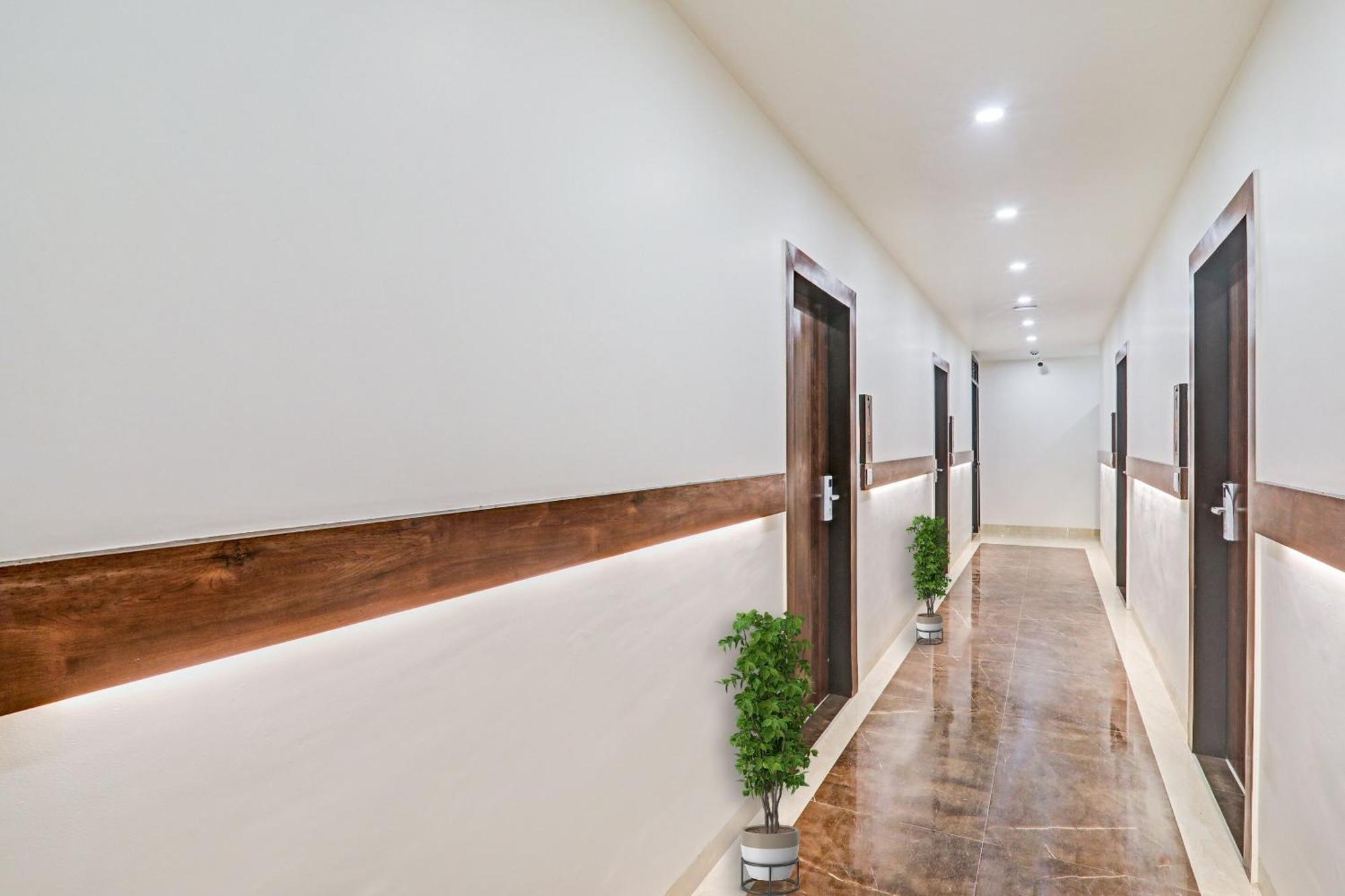 Super Townhouse Hotel Impact Chinhat Extérieur photo