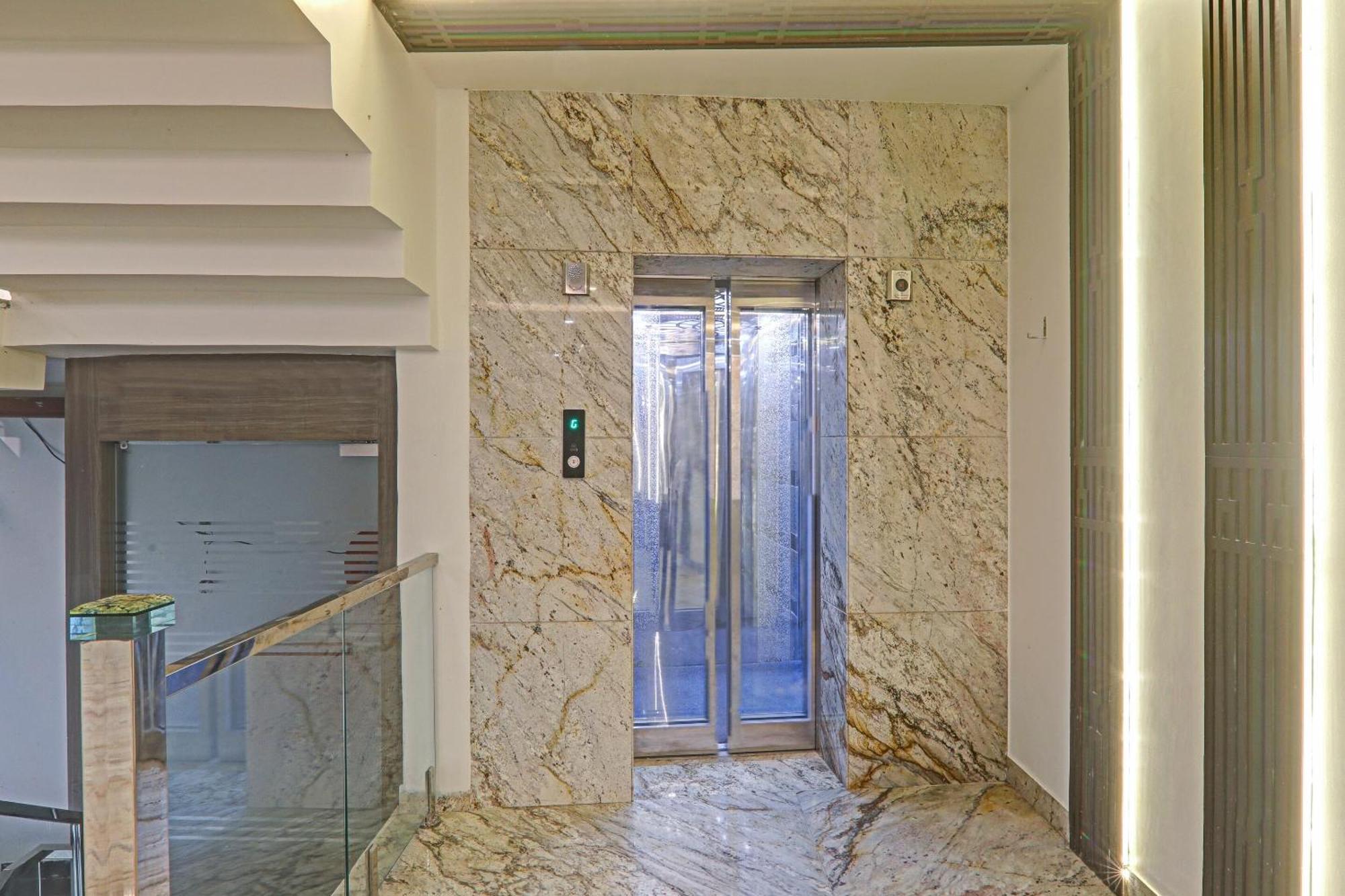 Super Townhouse Hotel Impact Chinhat Extérieur photo