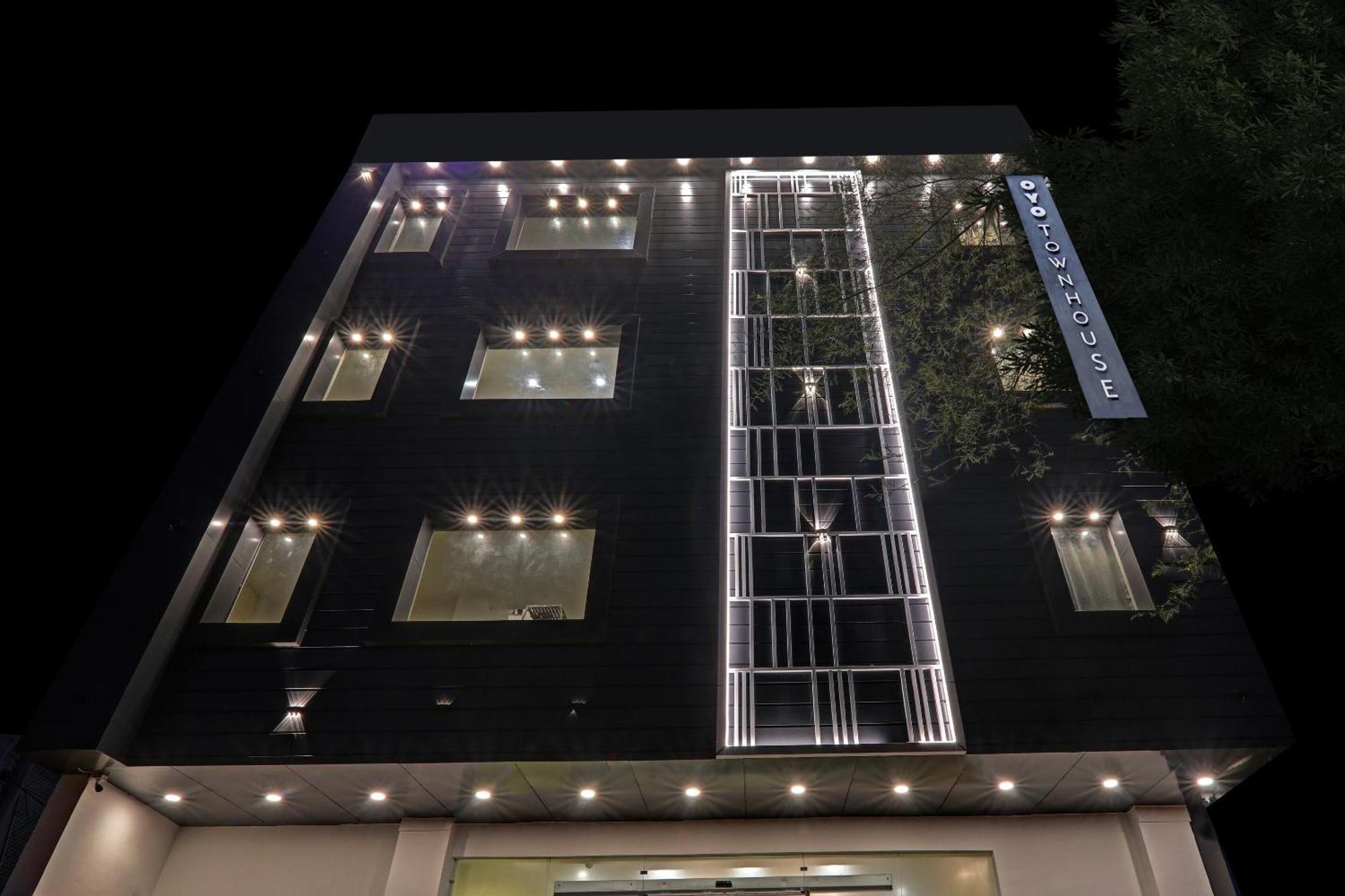 Super Townhouse Hotel Impact Chinhat Extérieur photo