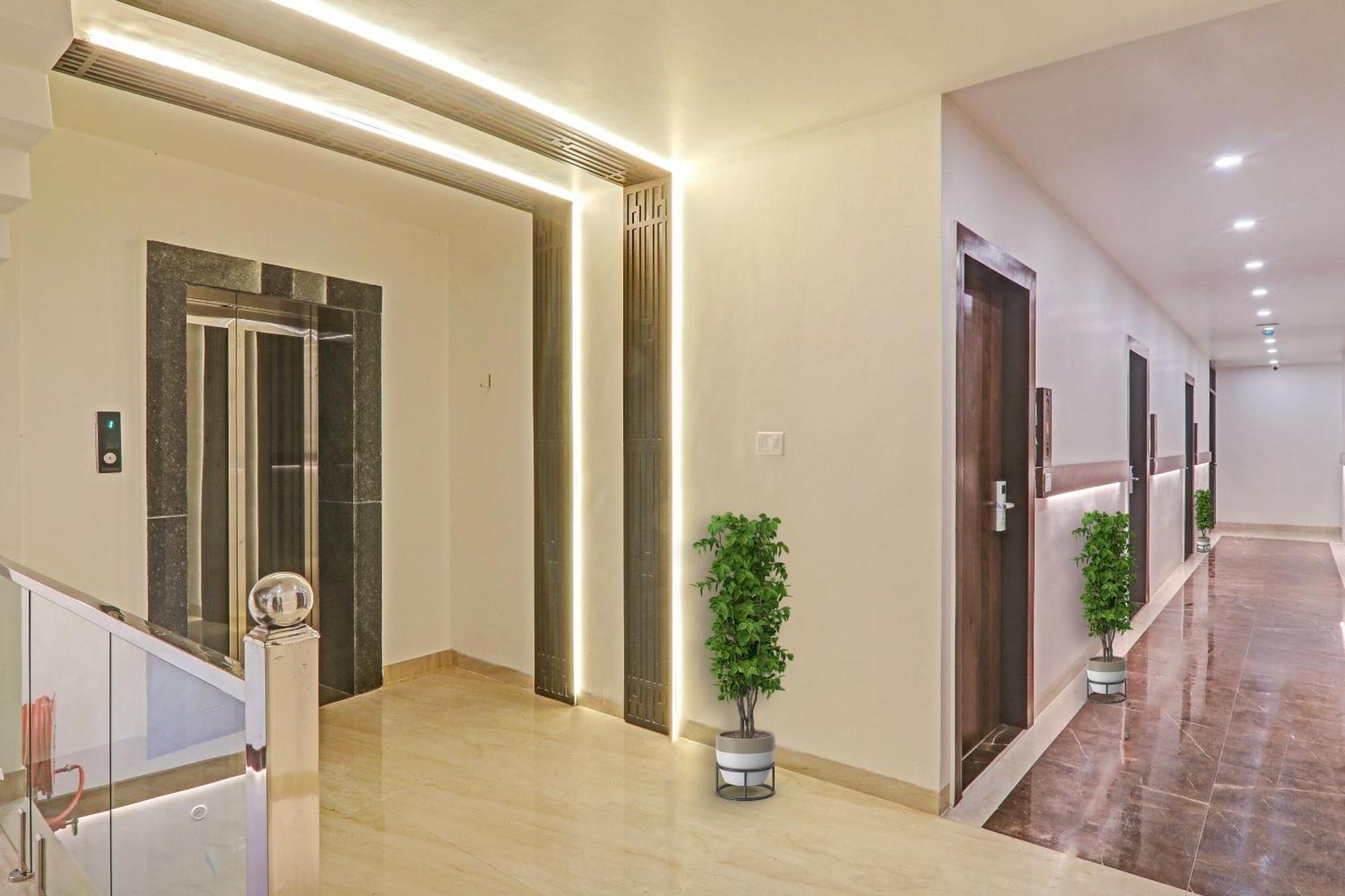 Super Townhouse Hotel Impact Chinhat Extérieur photo