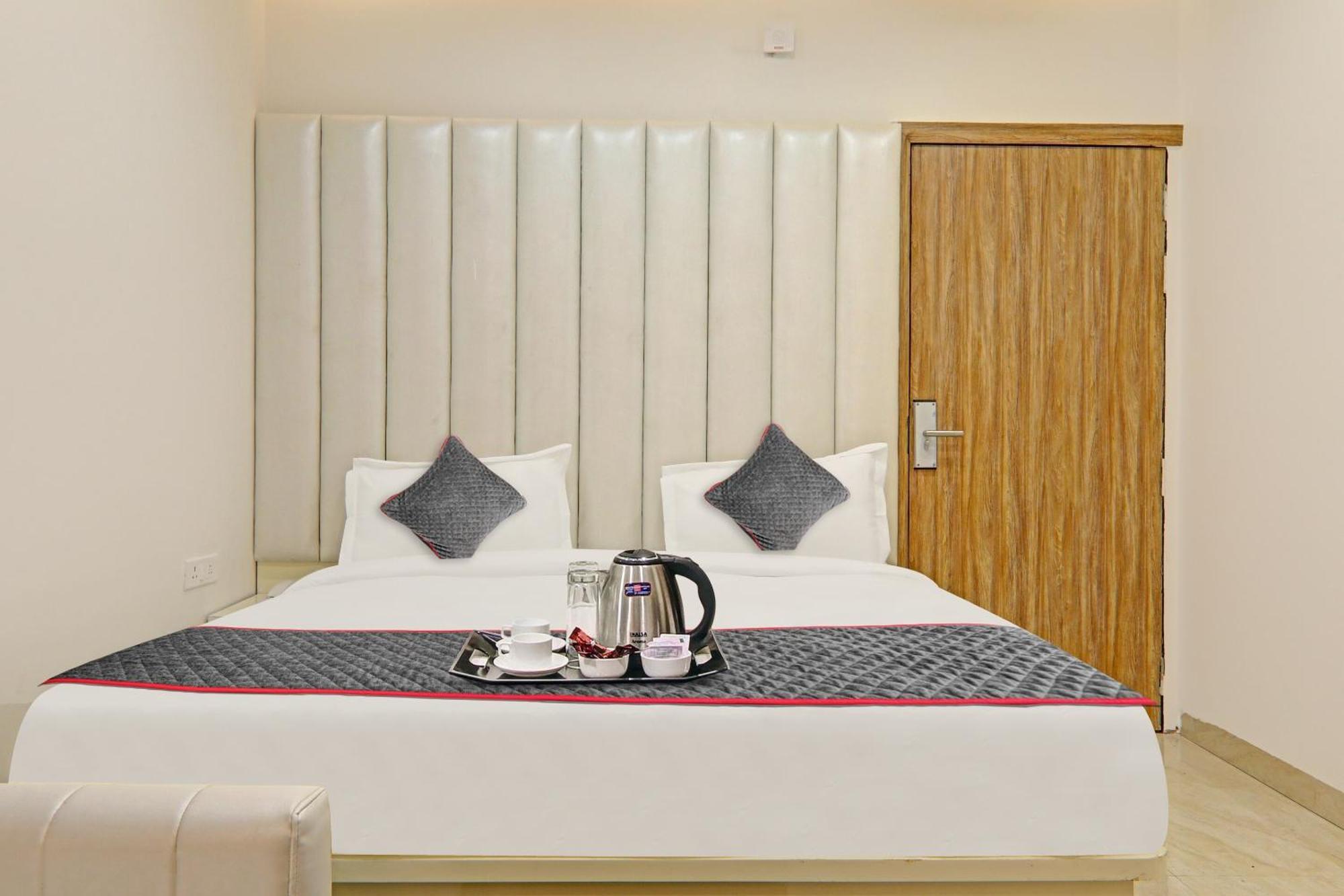 Super Townhouse Hotel Impact Chinhat Extérieur photo