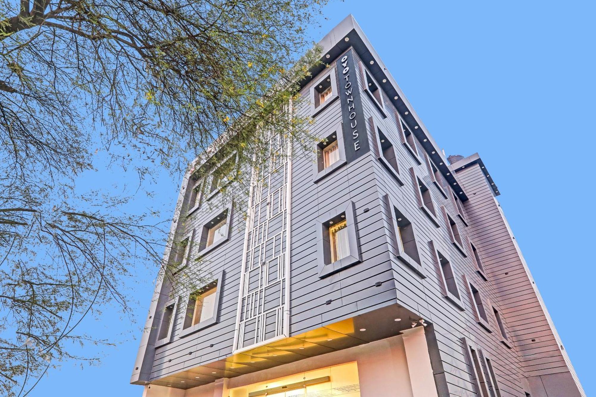 Super Townhouse Hotel Impact Chinhat Extérieur photo